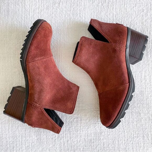 Sorel cut out ankle boots. - Picture 7 of 12